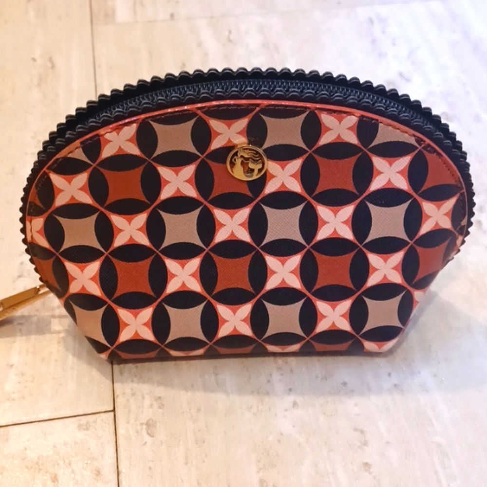 Spartina 449 Clam Zipper Cosmetic Case